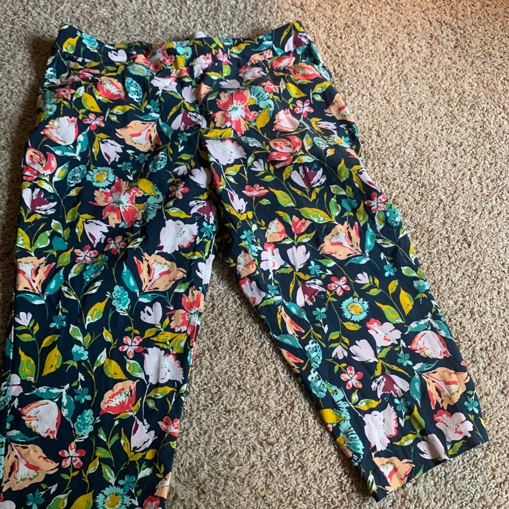 NWOT Time and Tru Floral Capris Size XL